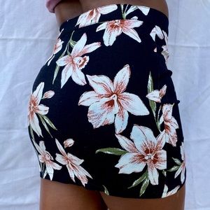 Forever21 black floral patterned mini skirt